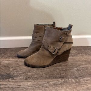 Lucky Brand wood stacked Wedge